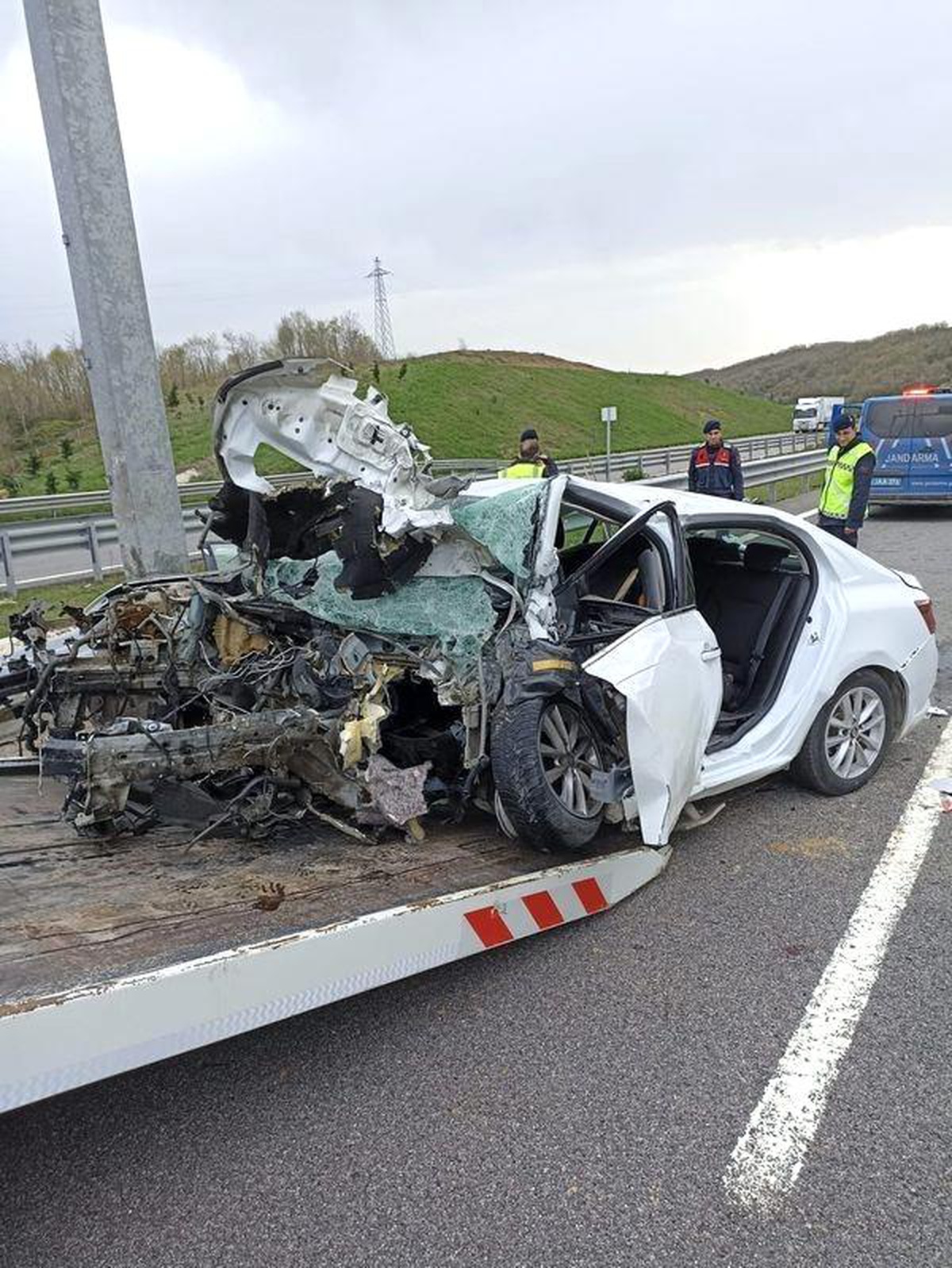 Kuzey Marmara\'da feci kaza: Motor, otomobilden ayrılarak yola savruldu