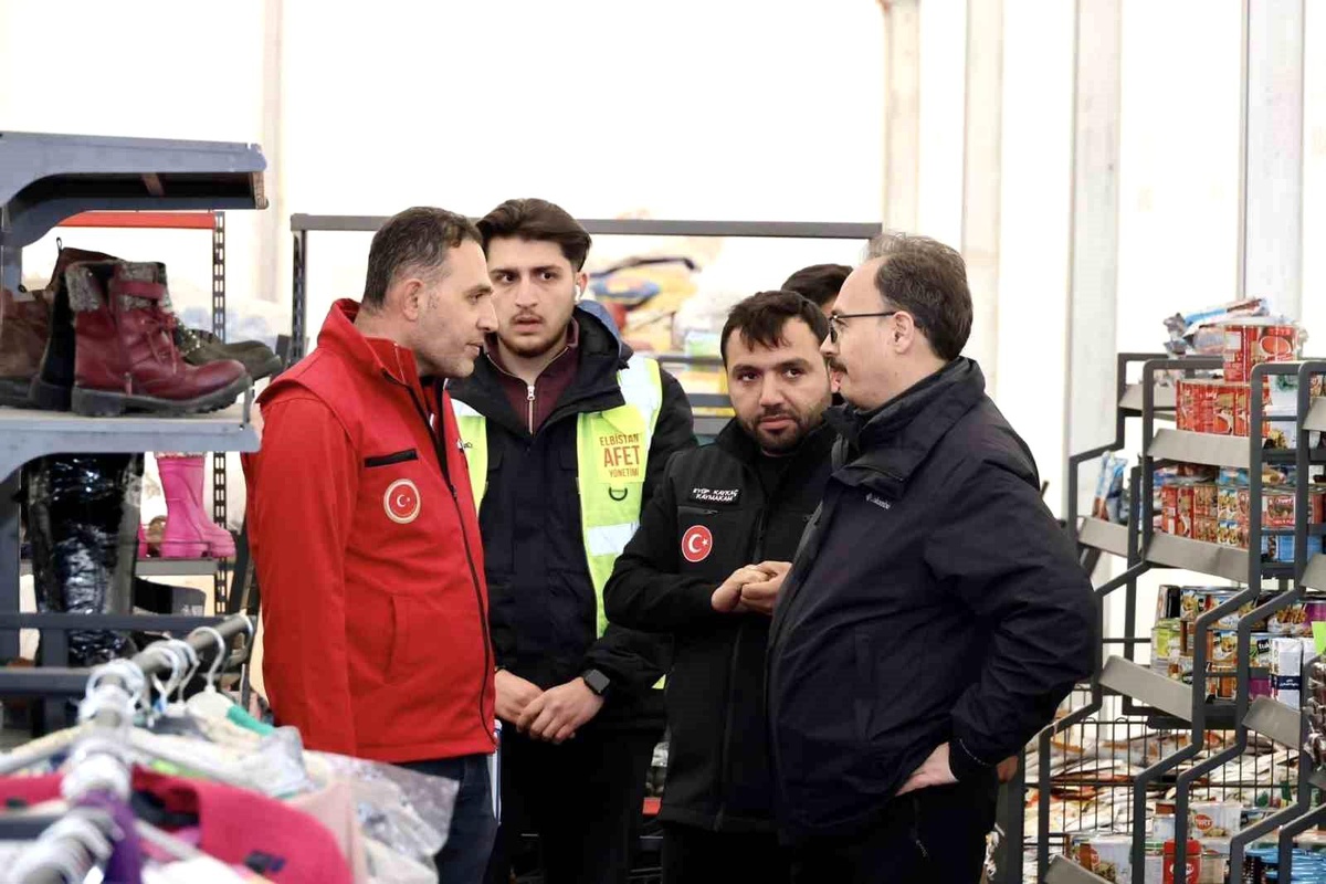 Vali Kızılkaya Elbistan\'da kurulan sosyal markette inceleme yaptı