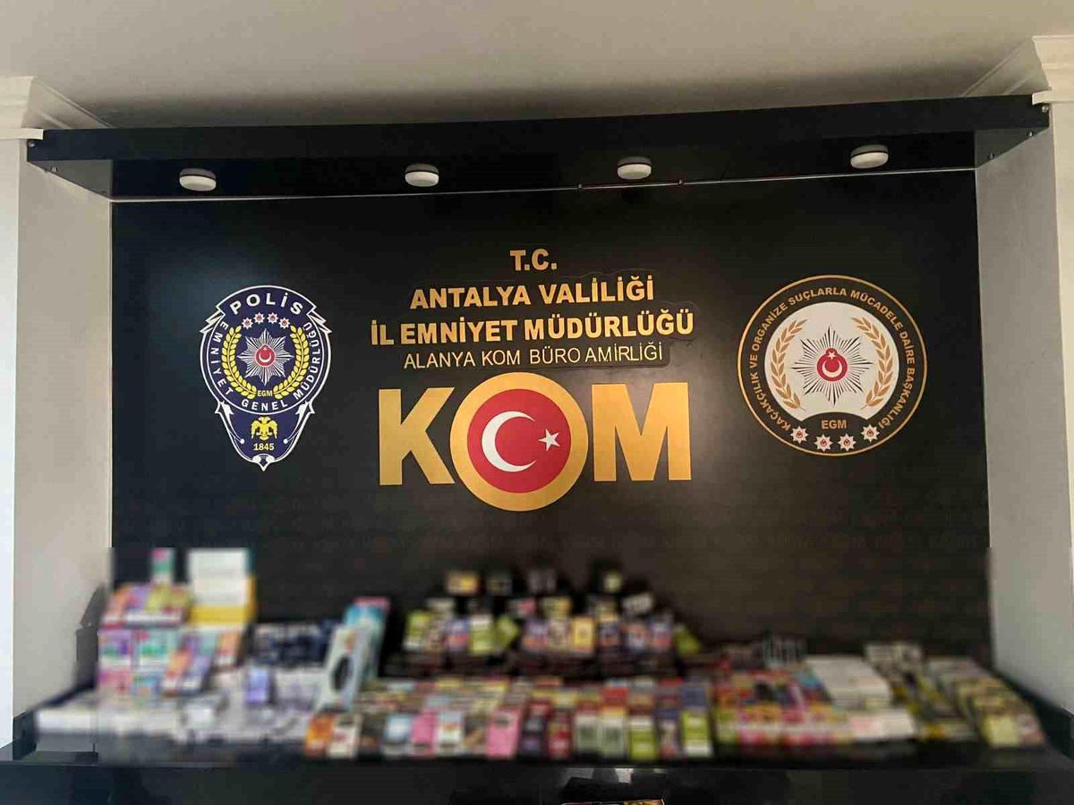 Alanya\'da kaçakçılık operasyonlarında 8 gözaltı