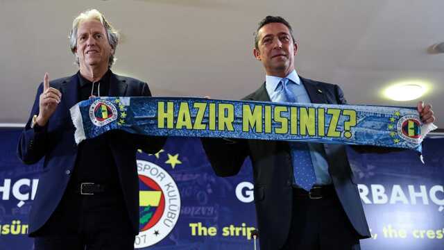 Ali Koç, Jorge Jesus ile toplantısı biter bitmez soluğu futbolcuların yanında aldı: Kaybedilmiş bir şey yok Ali Koç, Jorge Jesus ile toplantısı biter bitmez soluğu futbolcuların yanında aldı: Kaybedilmiş bir şey yok