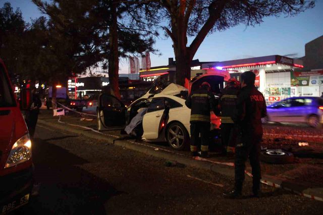 Annenin öldüğü, baba ve çocuklarının yaralandığı feci kaza kamerada Annenin öldüğü, baba ve çocuklarının yaralandığı feci kaza kamerada