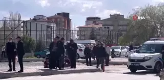 'Arsa benim' dedi, kum döktürüp yolu kapattı