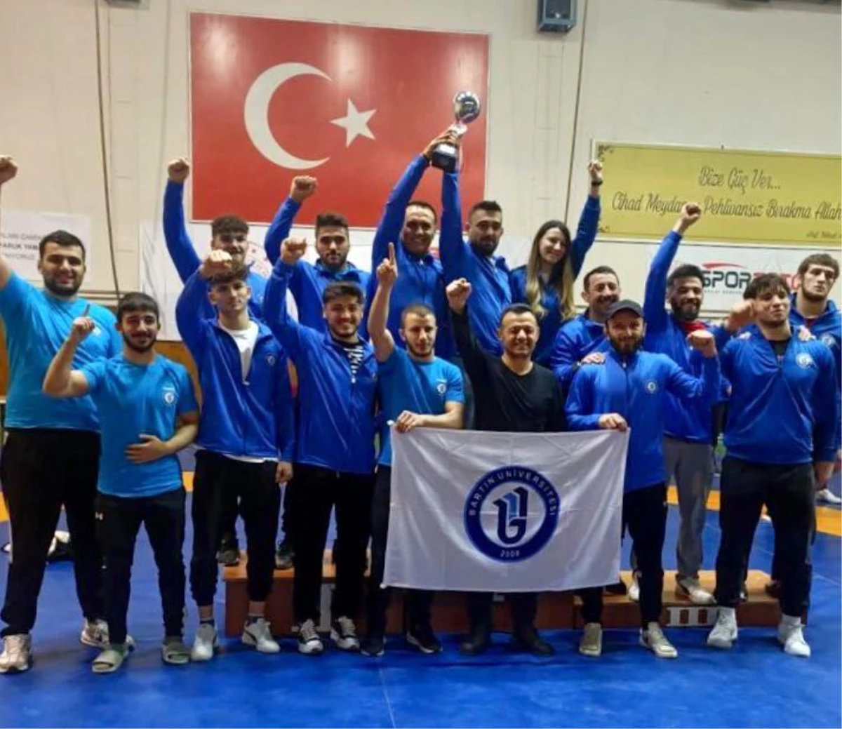 Bartın Üniversitesi güreşçileri Türkiye şampiyonu oldu
