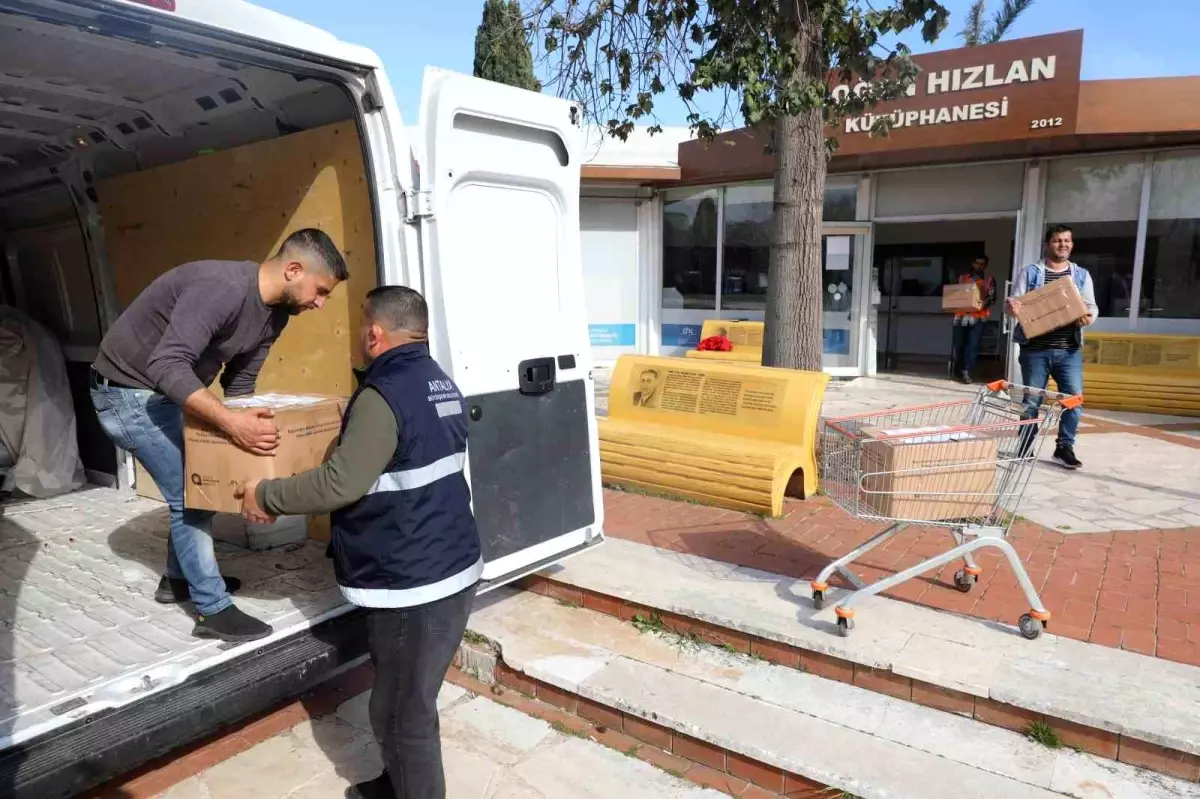 Antalya Büyükşehir\'den Depremde Hayatını Kaybeden Eren\' Rende\'nin Adını Yaşatacak Hatay\'daki Çadır Kütüphanesine Destek