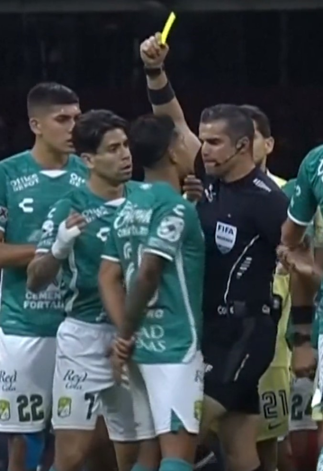 Dünya, Meksikalı hakemin kendisine itiraz eden futbolcuya yaptığını konuşuyor! Tarihi ceza aldı
