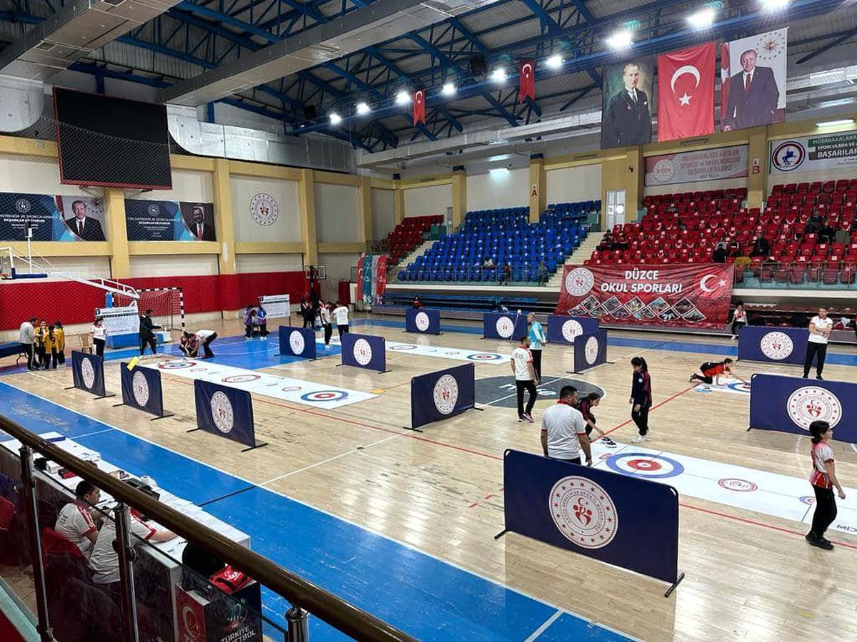 Düzce\'de Floor Curling müsabakaları başladı