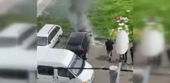 Edremit'te park halindeki araç alev alev yandı