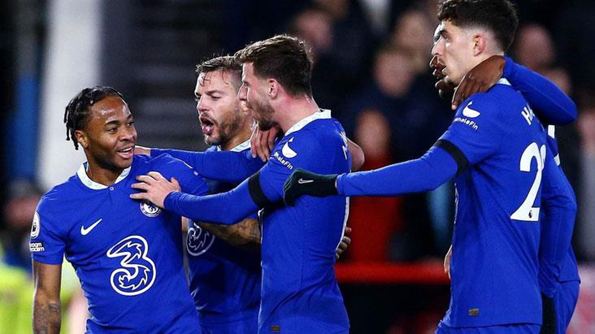 Fıkra gibi olay! Rekor transferler yapan Chelsea, futbolcuları soyunma odasına sığdıramadı