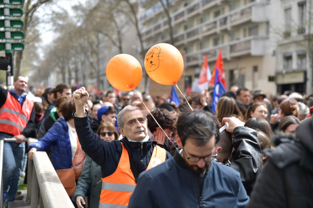 Fransa'da hükümetle sendikaların 'emeklilik reformu' görüşmesi sonuçsuz kaldı