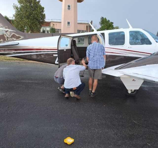 Güney Afrika'da koltuğunun altında kobra yılanı gören Güney Afrikalı pilot acil iniş yaptı