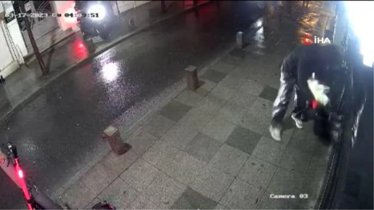 İstanbul\'da 2 kuyumcudan 18 milyon değerinde takı çalan 4 hırsız yakalandı