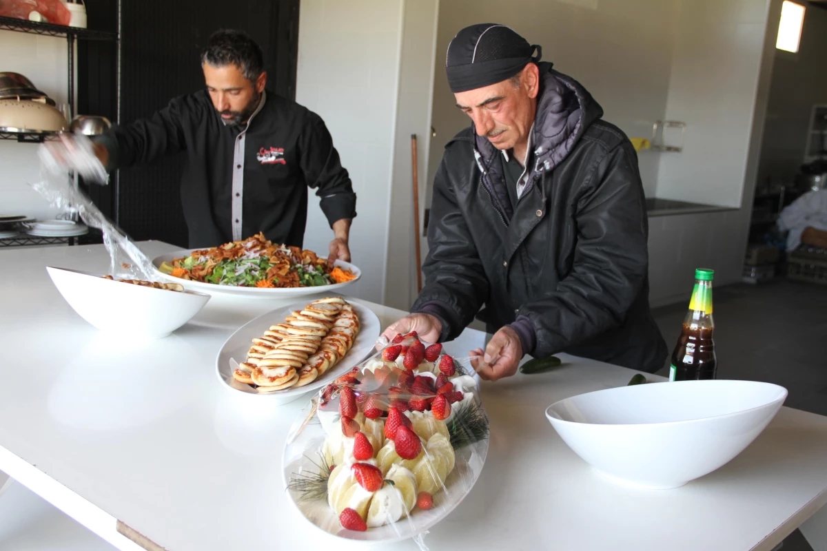 Lübnan\'ın Hasbiye Kentindeki Aşevinden Yaşlılara Özel İftar Yemeği