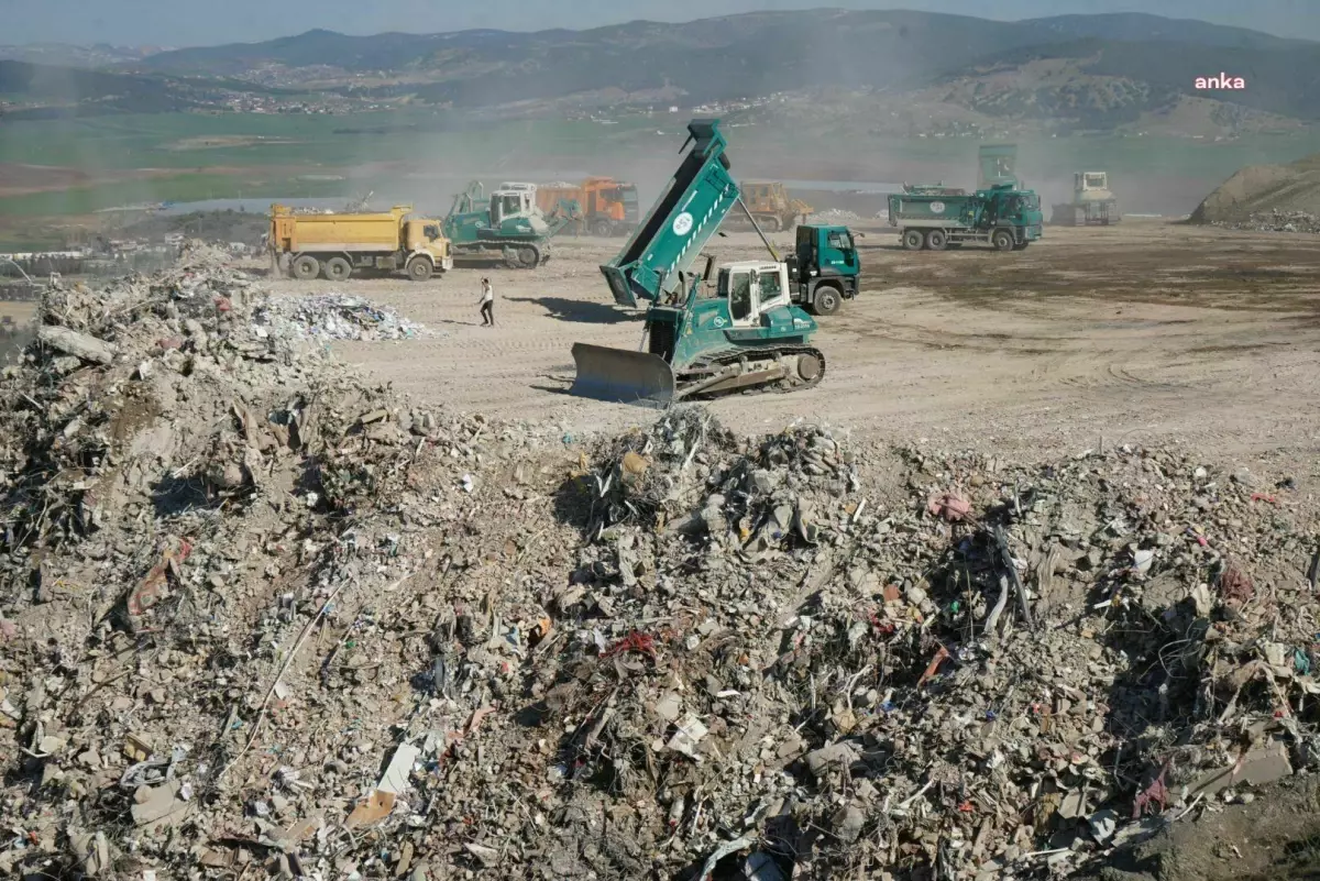 Malatya\'da Deprem Konutu İhalesi, Eski AKP Muş Milletvekili Aday Adayının da Aralarında Olduğu 3 Şirkete Verildi