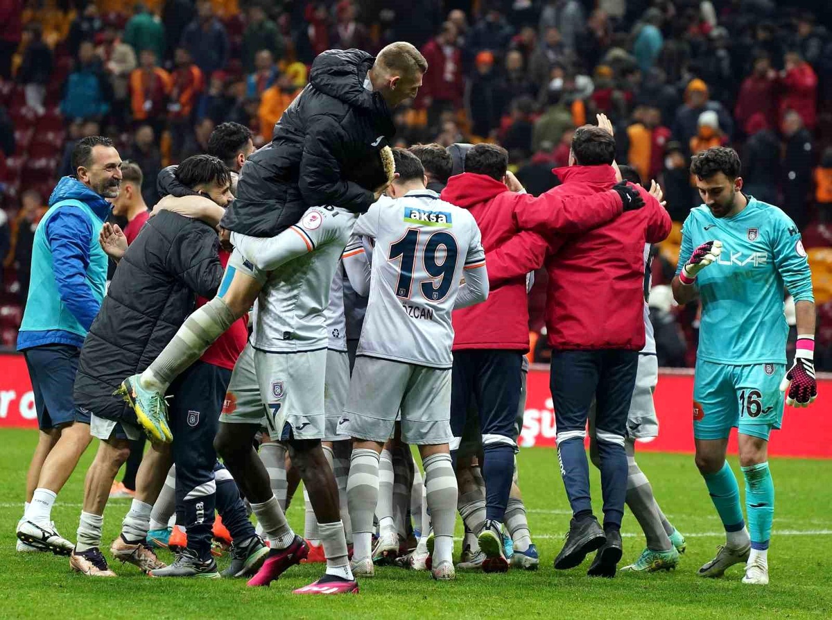 Medipol Başakşehir 3. kez Ziraat Türkiye Kupası\'nda yarı finalde