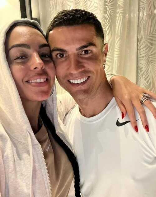 Sevgilisi, 'Midemde kelebekler uçuştu' diyerek Ronaldo ile ilişkisinde en utandığı anı anlattı Sevgilisi, 'Midemde kelebekler uçuştu' diyerek Ronaldo ile ilişkisinde en utandığı anı anlattı