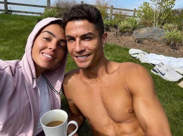 Sevgilisi, 'Midemde kelebekler uçuştu' diyerek Ronaldo ile ilişkisinde en utandığı anı anlattı Sevgilisi, 'Midemde kelebekler uçuştu' diyerek Ronaldo ile ilişkisinde en utandığı anı anlattı