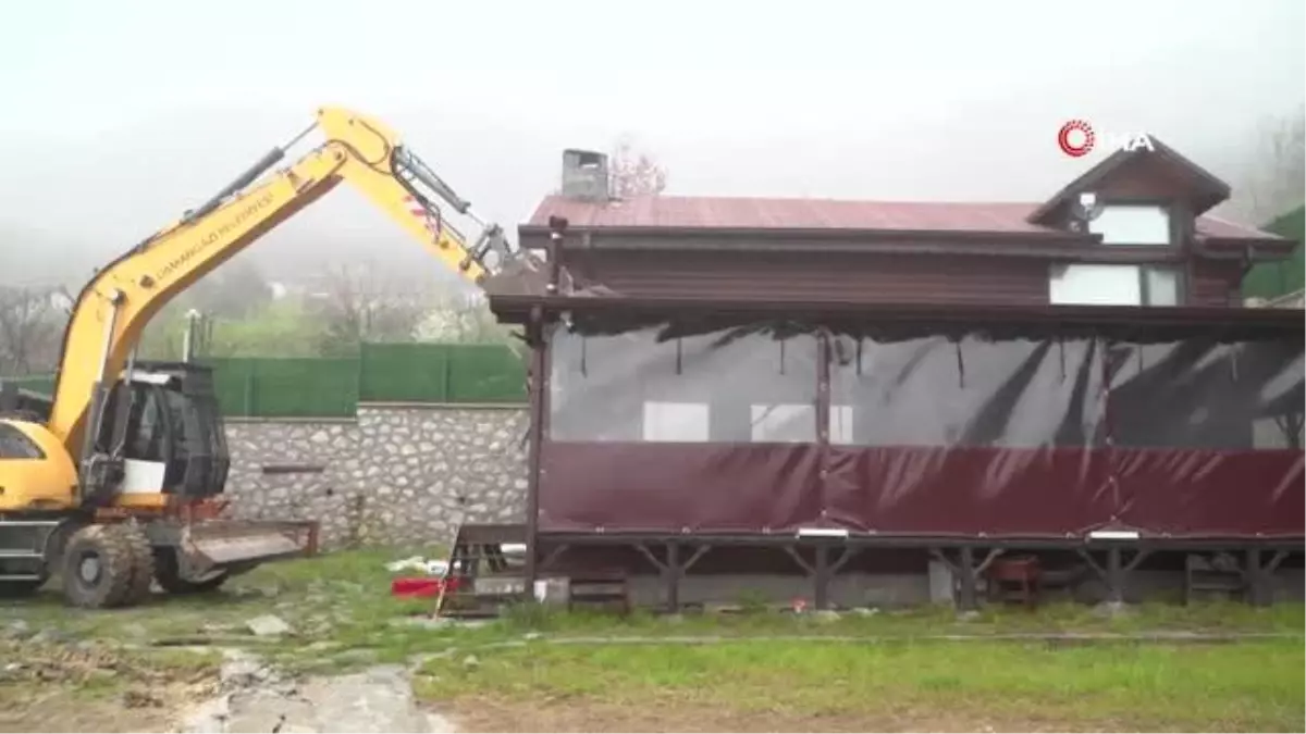 Uludağ yolundaki kaçak villa yıkıldı
