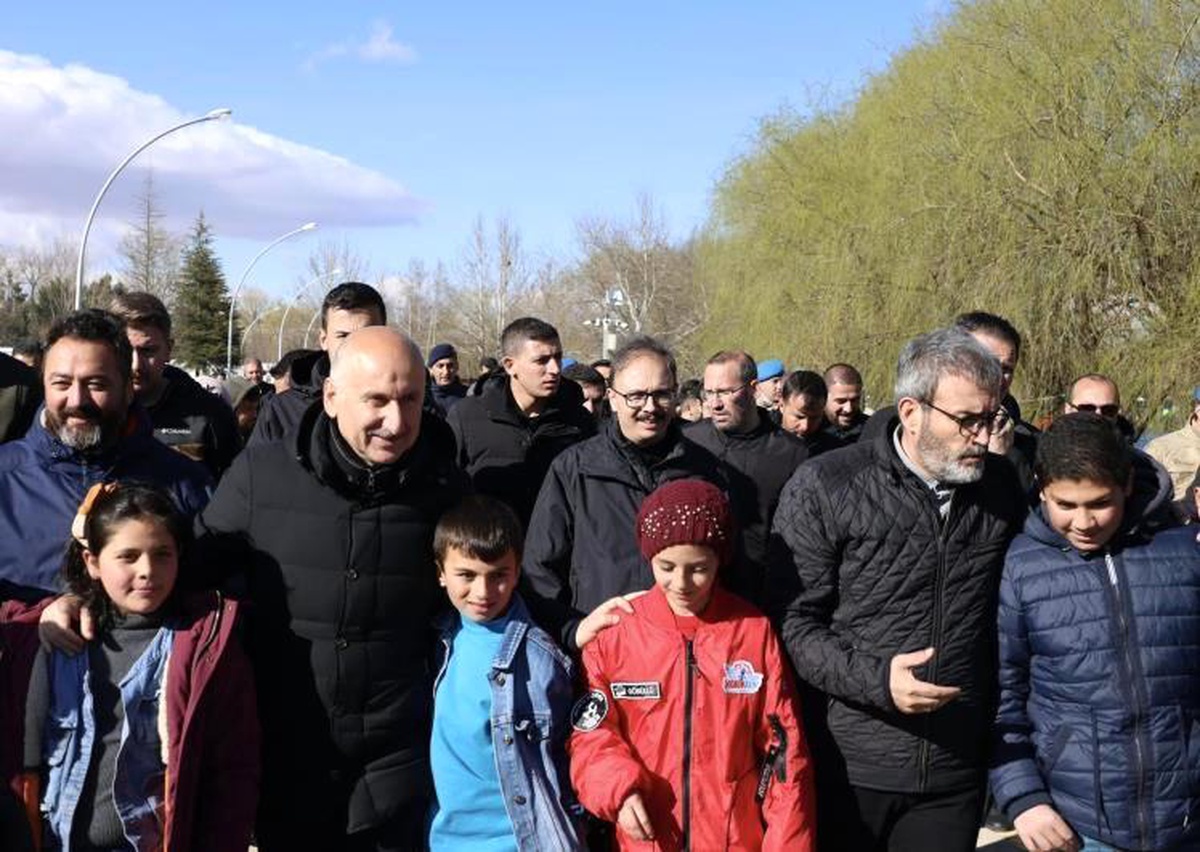 Vali Kızılkaya ve Bakan Karaismailoğlu Elbistan halkı ile bir araya geldi