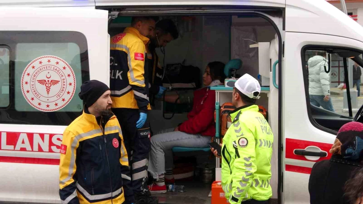 Yozgat\'ta hafriyat kamyonu ile öğrenci servisi çarpıştı: 7 yaralı