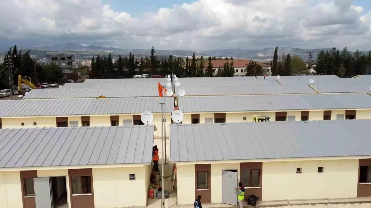 Adıyaman\'da geçici prefabrik konutların teslimatına başlandı