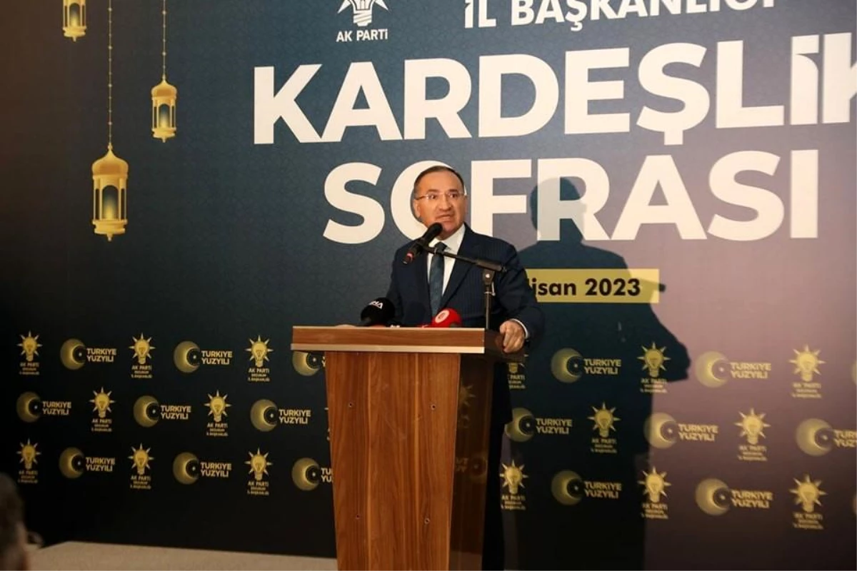 Bakan Bozdağ: "\'Terörle el birliği yapmışlar, millet ittifakı adayını cumhurbaşkanı yapmak için var güçleriyle çalışıyorlar"