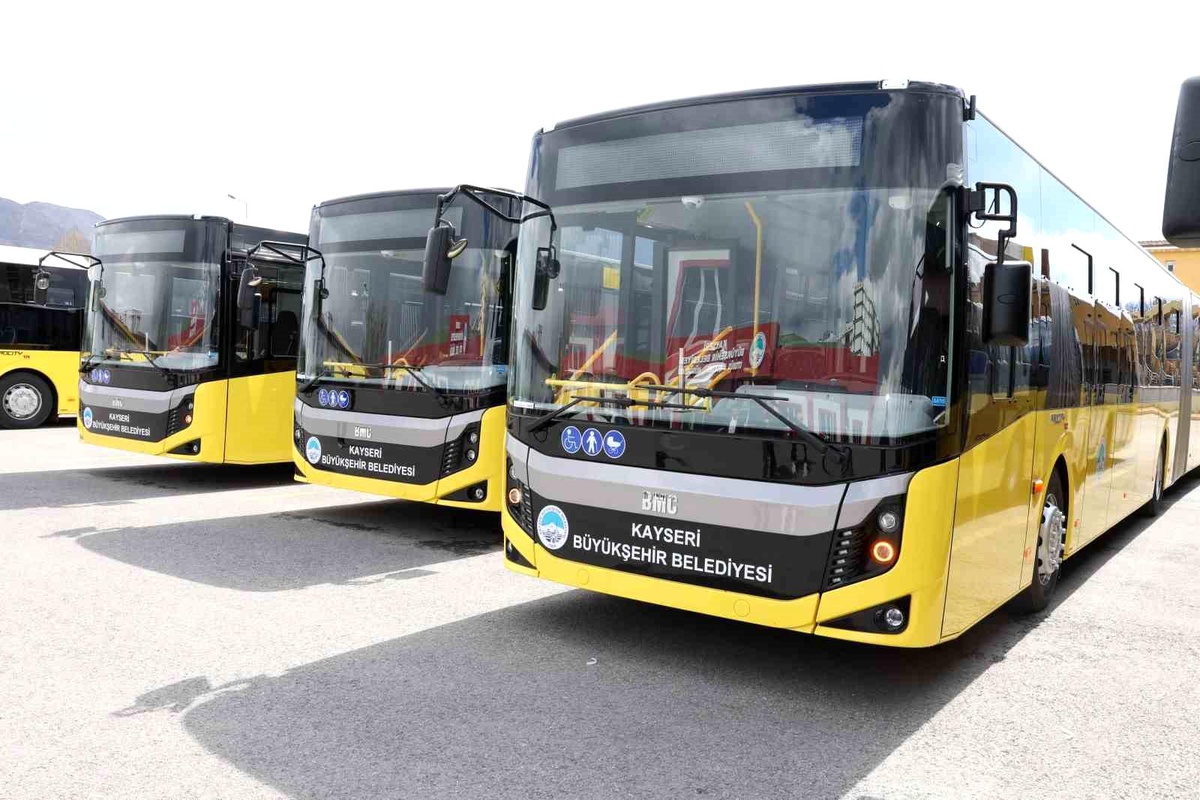 Büyükşehir\'in 12 yeni otobüsü görücüye çıkıyor