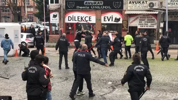 Duruşma sonrası adliye önünde bıçaklı kavga