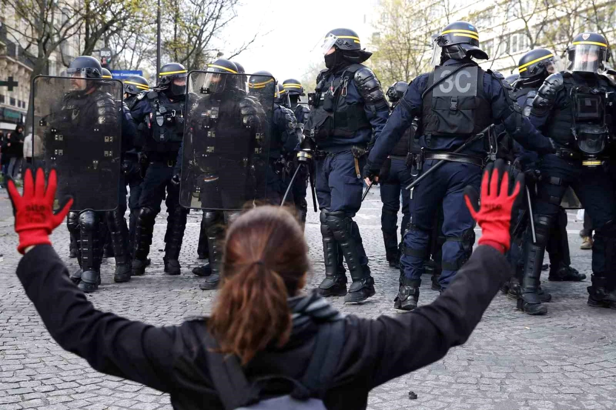 Fransa\'da emeklilik reformuna karşı sokaklar yine karıştı