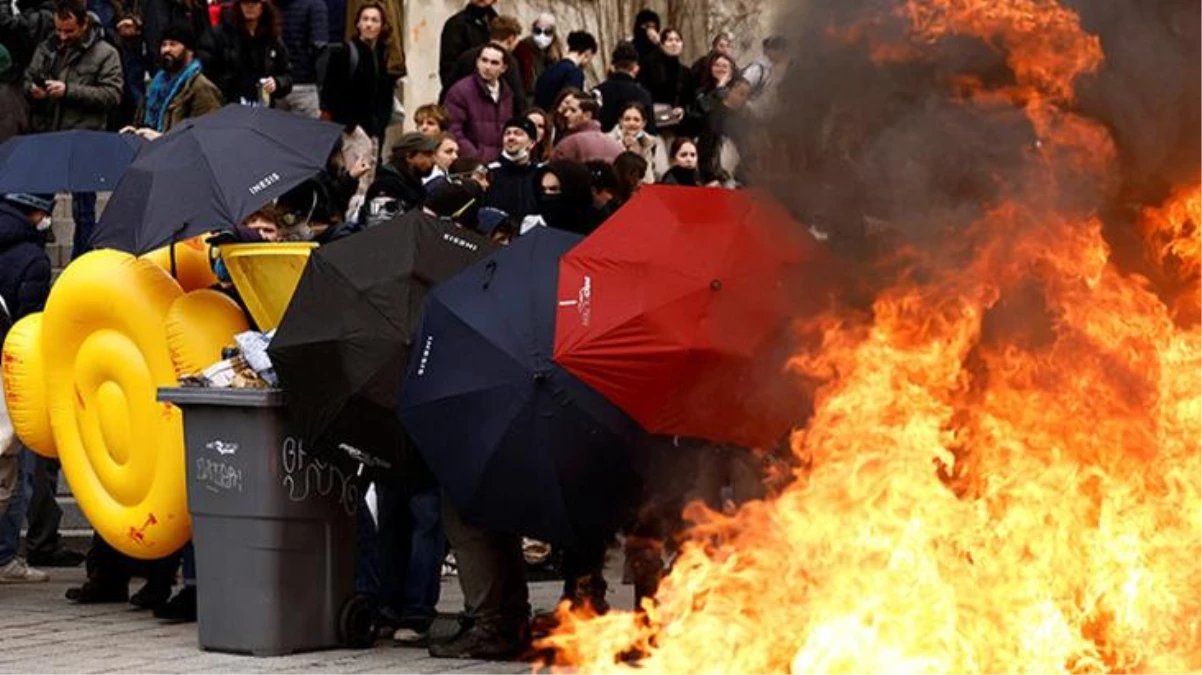 Fransa\'da gösteriler iyice alevlendi! Sokaklar iyice karışırken, protestolara polis de destek verdi