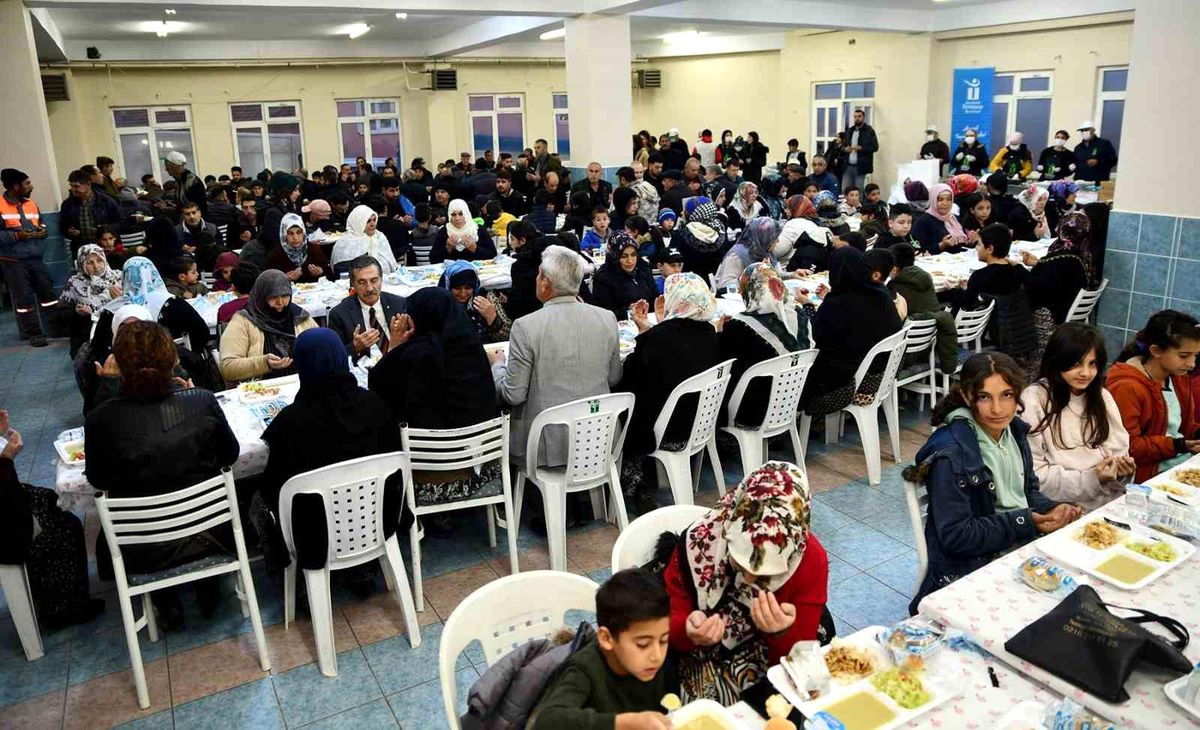 İftar sofrası Gündüzler\'de kuruldu