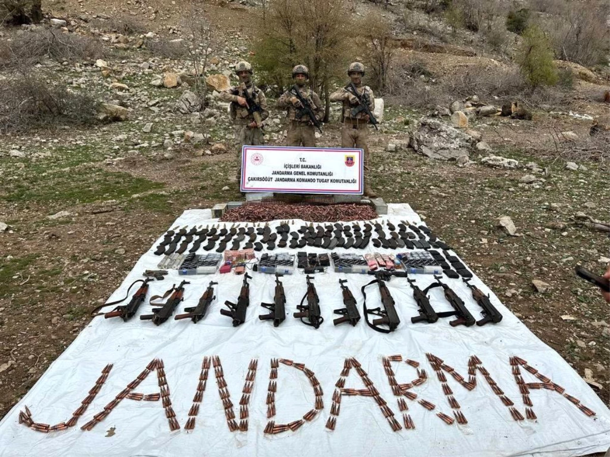 Jandarma, Cudi Dağı\'nda çok sayıda mühimmat ve patlayıcı ele geçirdi