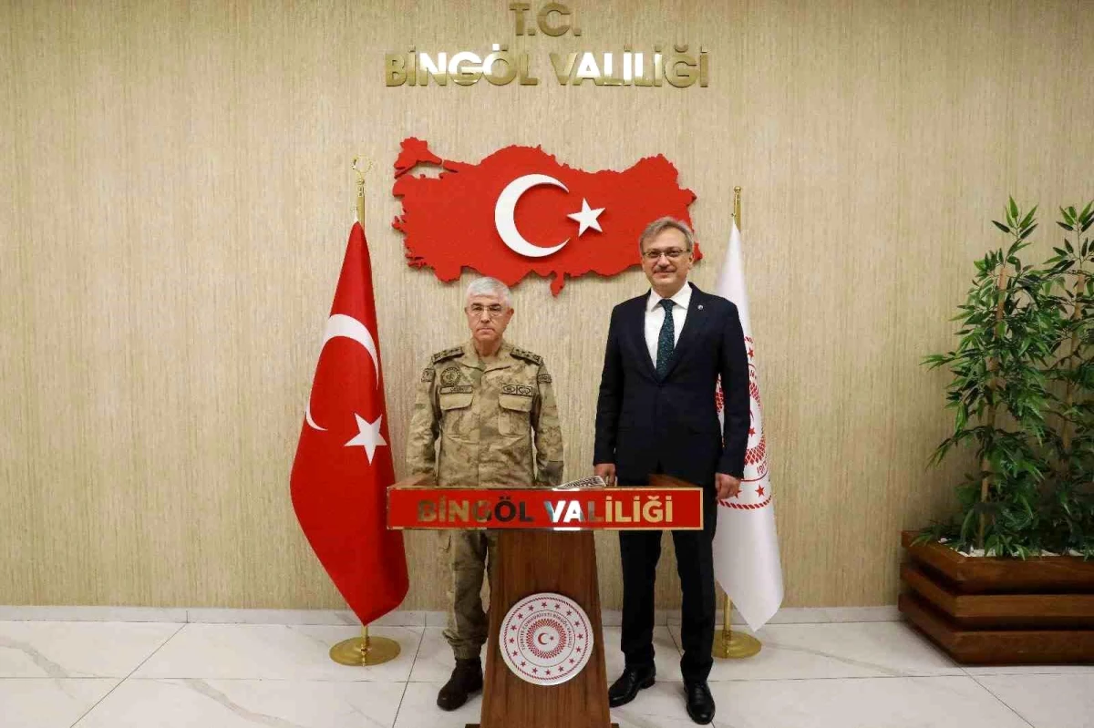 Jandarma Genel Komutanı Orgeneral Çetin, Bingöl Valisi Ekinci\'yi ziyaret etti