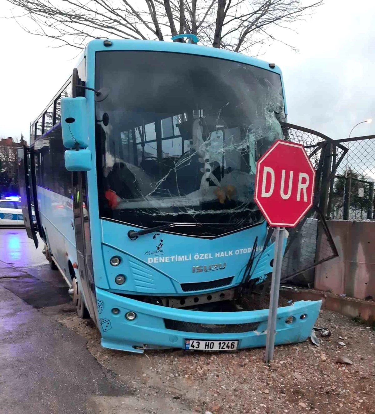 Kütahya\'da halk otobüsü ile otomobil çarpıştı: 1 yaralı
