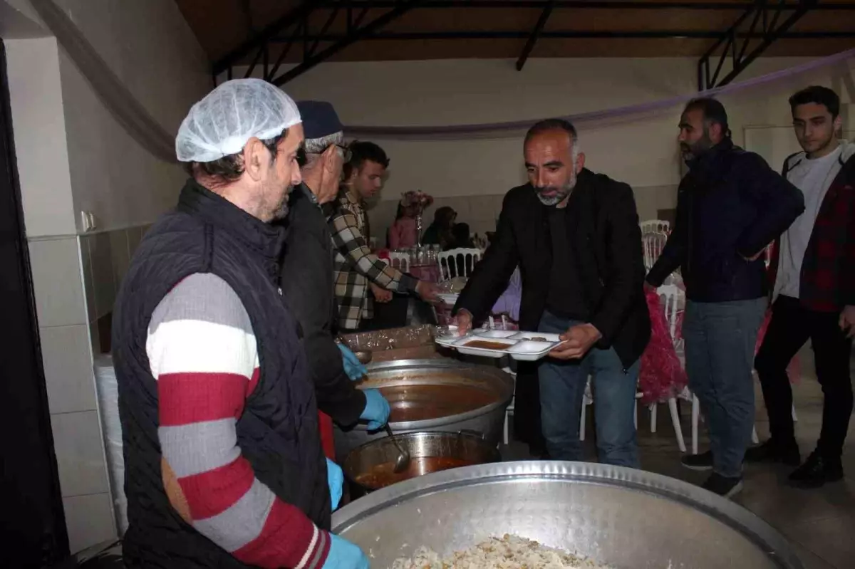 Osmaneli de depremzede öğrenciler ve aileleriyle birlikte iftar yaptılar