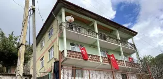 Şehit madenci Akgül'ün evi Türk bayraklarıyla donatıldı