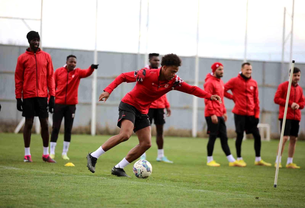 Sivasspor\'da Başakşehir mesaisi devam ediyor