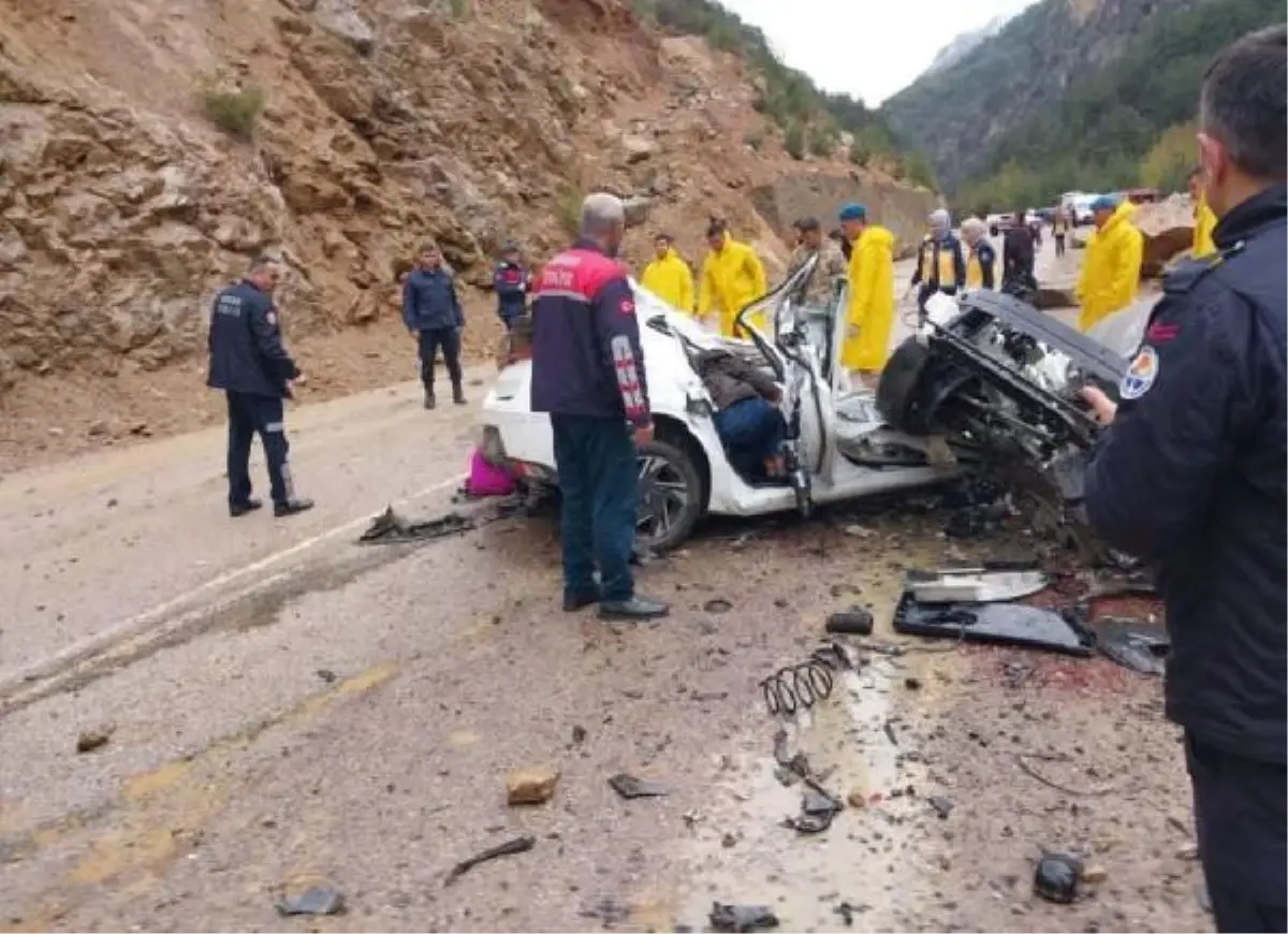 Üzerine kaya düşen otomobildeki 4 öğretmen öldü (2)- Yeniden