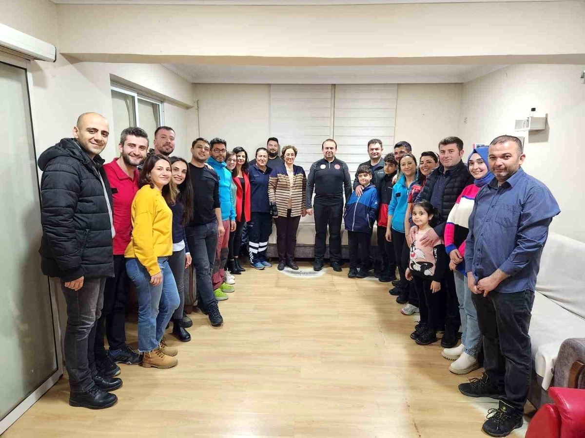 Aydın İl Sağlık Müdürü Şenkul, UMKE istasyonu görevlileri ile iftar yaptı