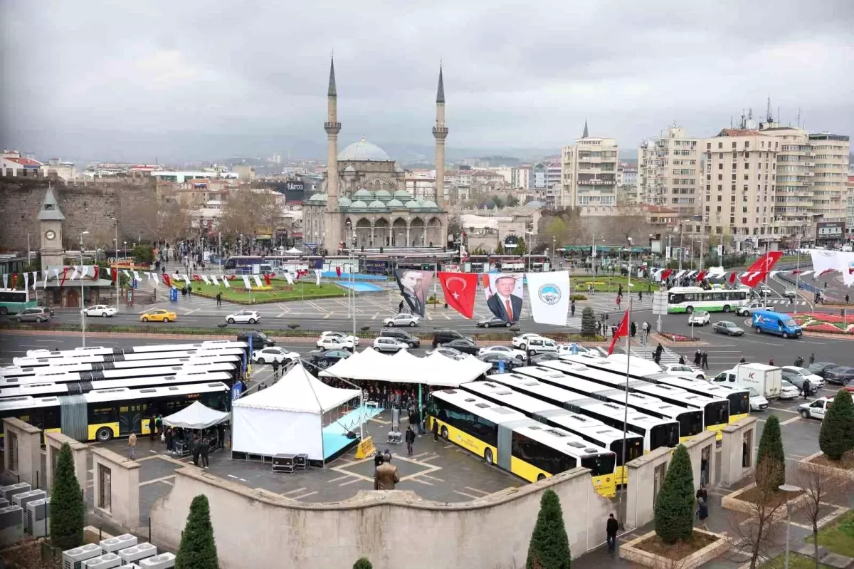 Başkan Büyükkılıç, 12 adet yeni otobüsü tanıttı