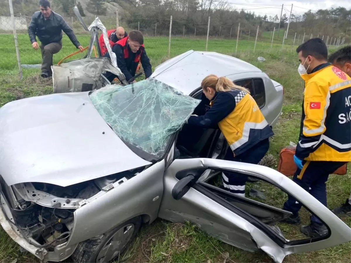 Bolu\'da tırla çarpışan otomobil kağıt gibi ezildi: 2 ölü, 1 yaralı