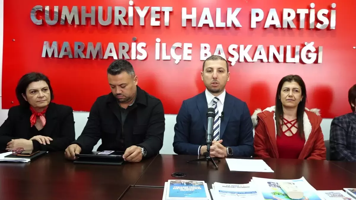 CHP Marmaris İlçe Başkanı Zekican Balcı ile Birlikte Açıklama Yapan Özlem Şahinoğlu: "Ben Hiçbir Zaman Trabzon\'a Gitmedim. O Gün Orada Olduğumu İddia...