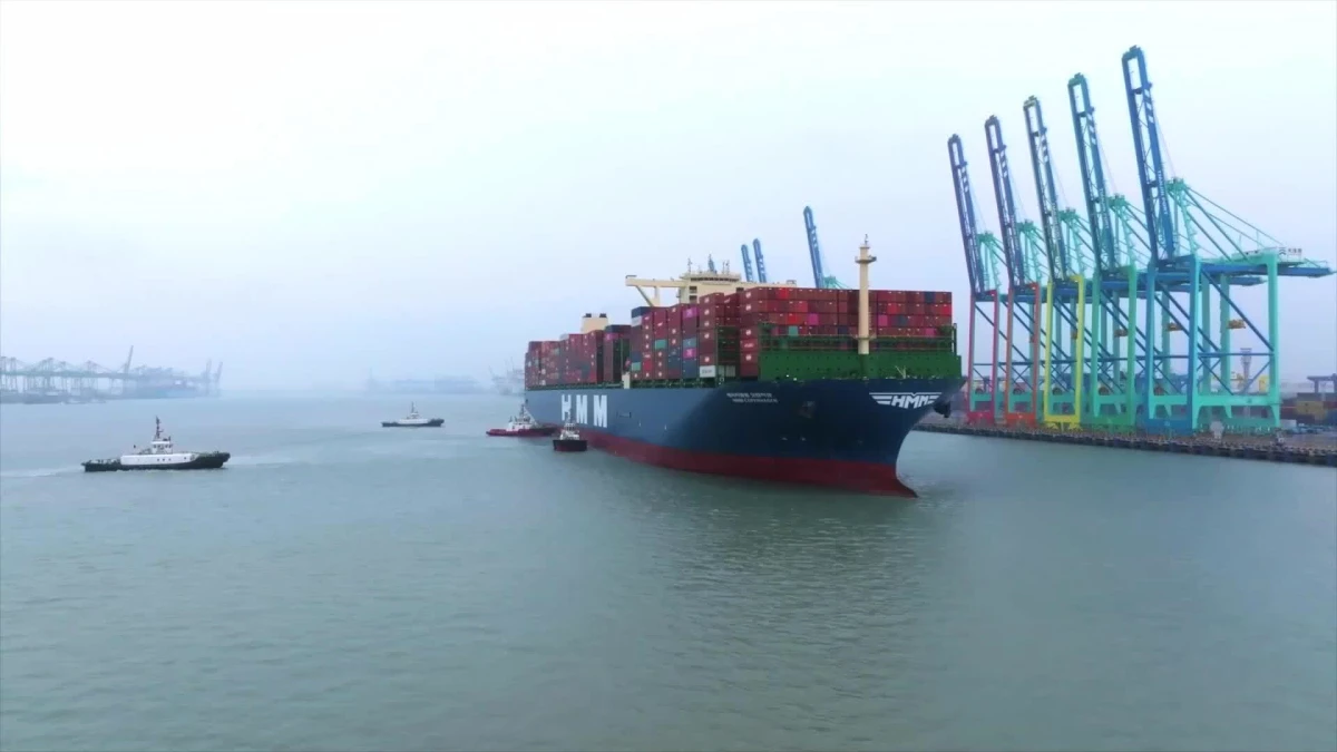 Çin\'in Tianjin Limanı\'ndan Avrupa\'ya Yeni Konteyner Nakliye Hattı Açıldı