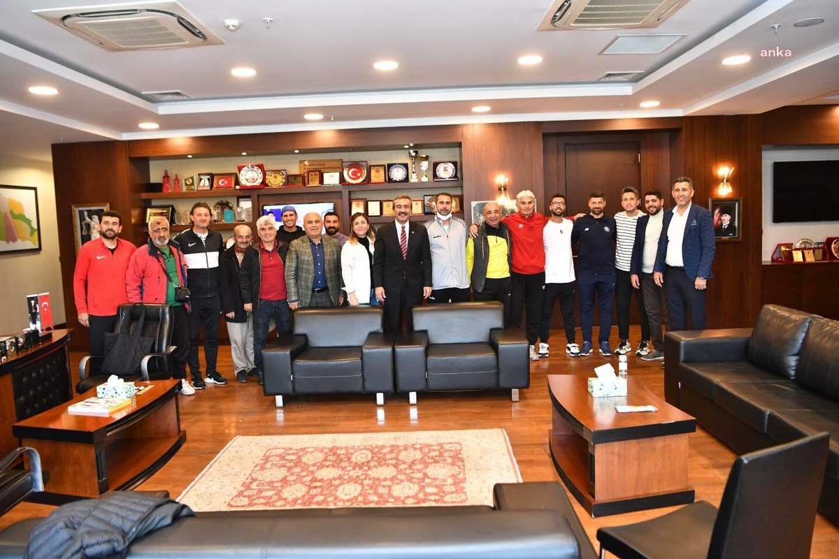 Çukurova Belediyesi\'nden Depremden Etkilenen Çocuklar İçin Futbol Turnuvası