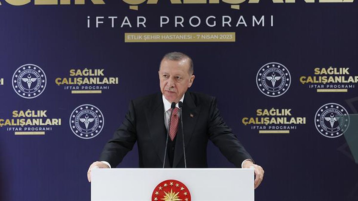 Cumhurbaşkanı Erdoğan: Türkiye genelinde 42 bin 500 sağlık personeli alıyoruz