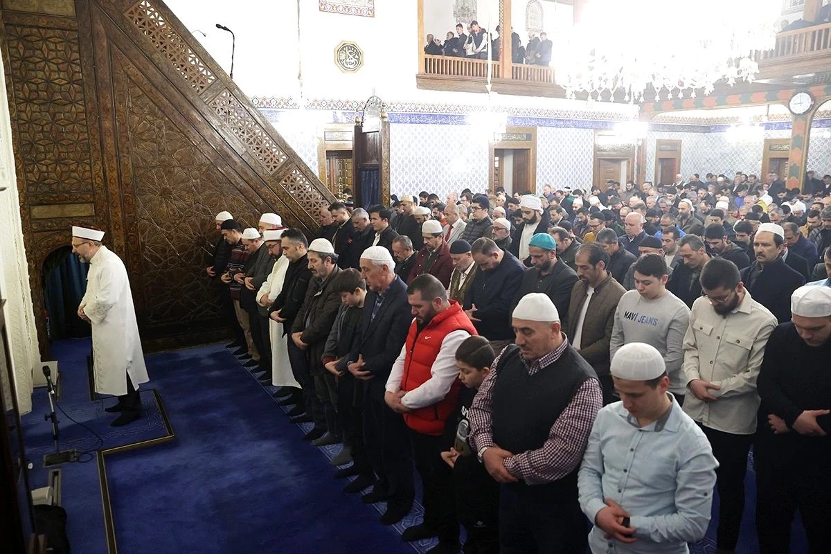 Diyanet İşleri Başkanı Erbaş, Hacı Bayram Veli Camii\'nde teravih namazı kıldırdı