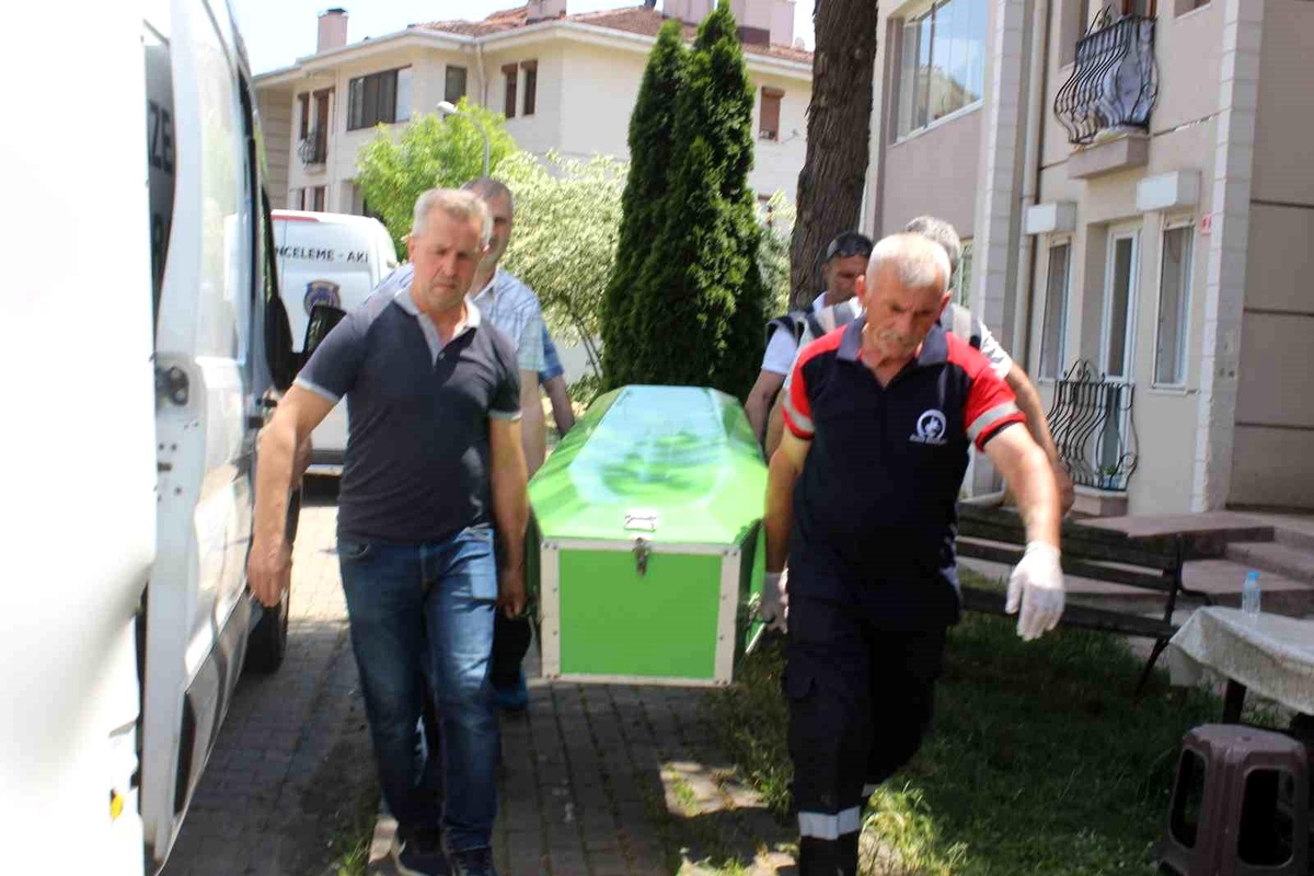 Eşini boğarak öldüren sanığa 18 yıl hapis