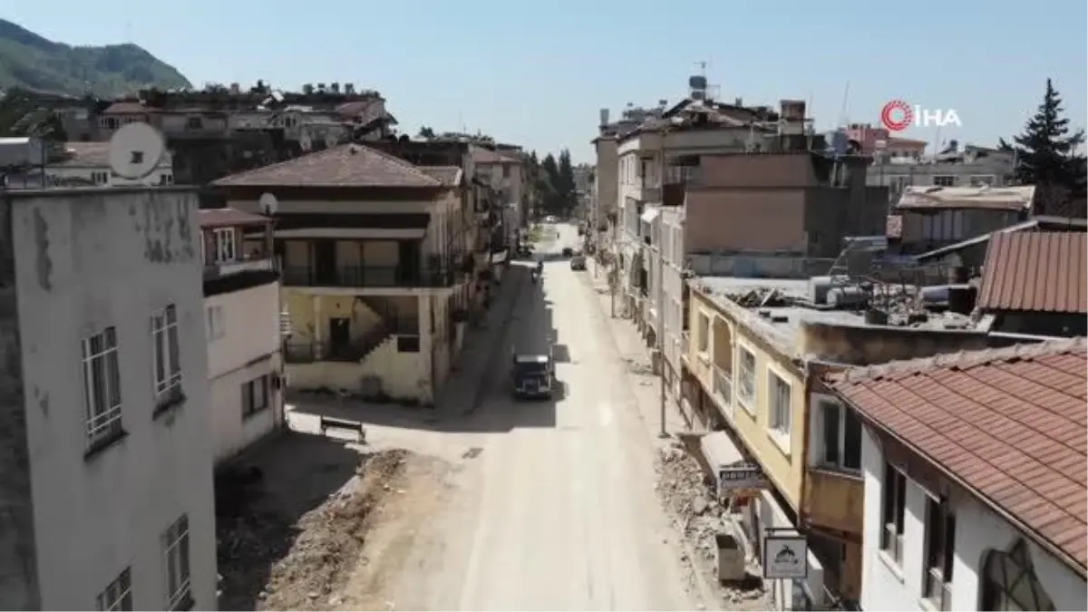 Hatay\'ın tarihi caddesi enkaz yığınına döndü