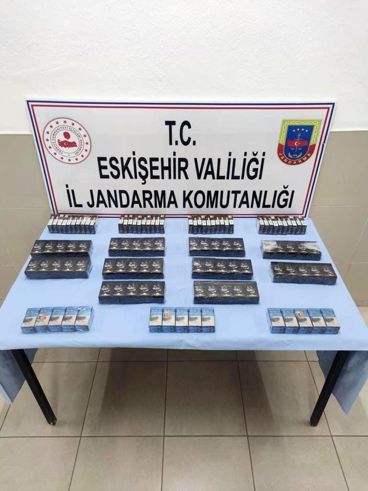 Kaçak sigara sattığı tespit edilen şüpheli jandarma tarafından yakalandı