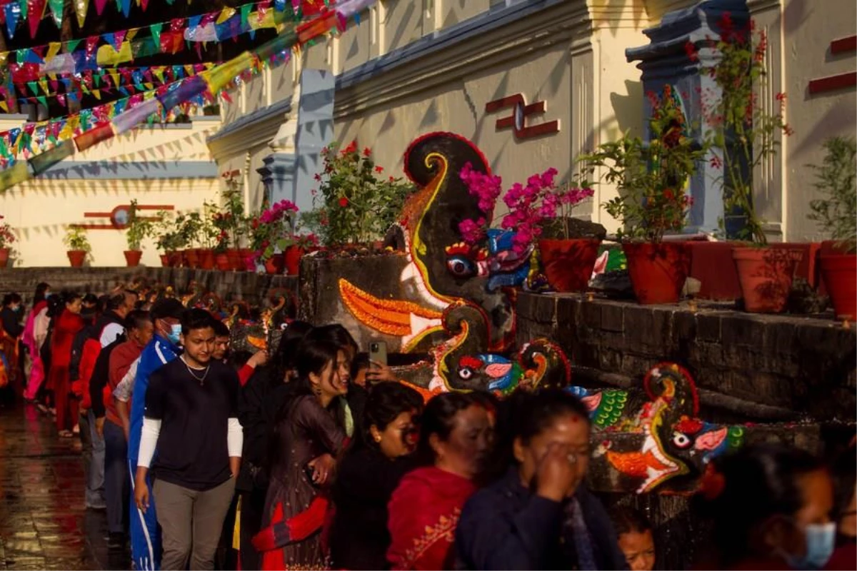 Nepal\'de Kutlanan Baishak Asnan Festivali\'nden Renkli Görüntüler