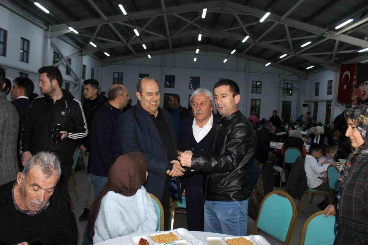 Osmaneli\'nde yetim ve öksüz çocuklar ile aileleri için iftar verildi